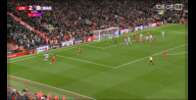 又失良机！萨拉赫范戴克罗伯逊前场多打少，可惜萨拉赫直塞给大了
